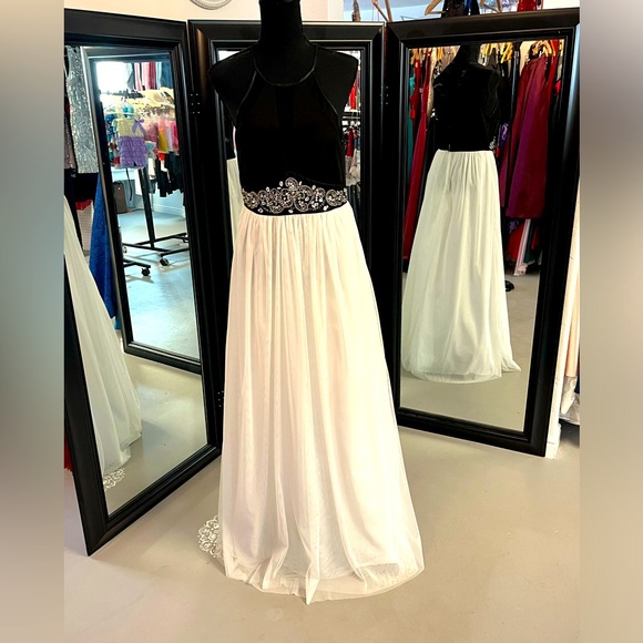 Long dress - Picture 1 of 3